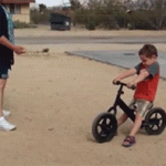 Niño En Bicicleta Dañada