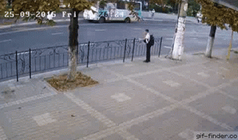 Estudiante Esperando El Bus