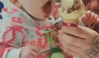 Bebe Comiendo Rico Helado