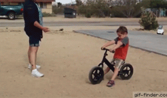 Niño En Bicicleta Dañada